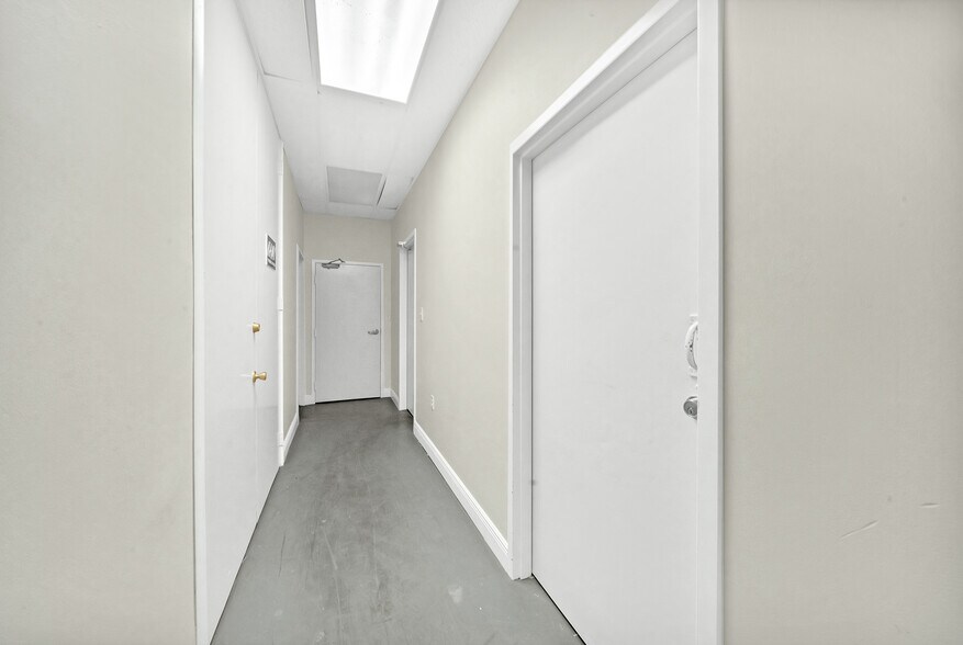 More Photos Of 1313 Cedar Post Ln, Houston Warehouse For Sale