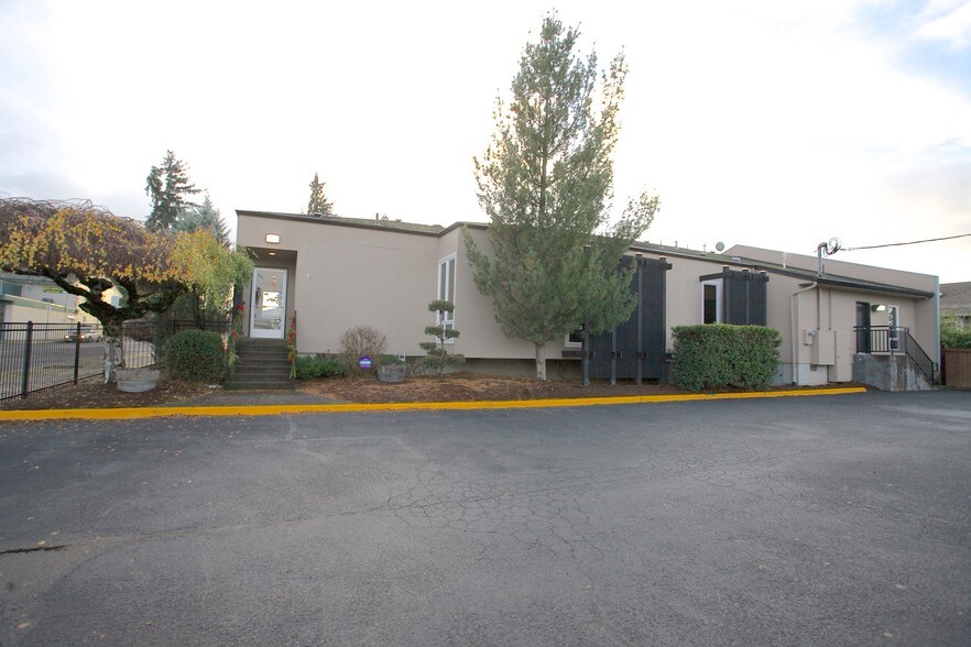 More Photos Of 106 E 2nd St, Molalla Medical For Sale