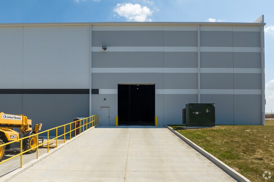 More Photos Of 2301 Commerce Rd, Richmond Unknown For Lease