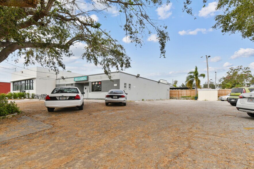 More Photos Of 1212 Rogers St, Clearwater Bar For Sale