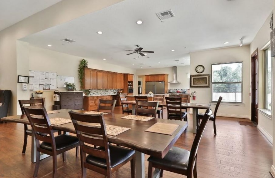 More Photos Of 196 Camelot St, Conroe Assisted Living For Sale