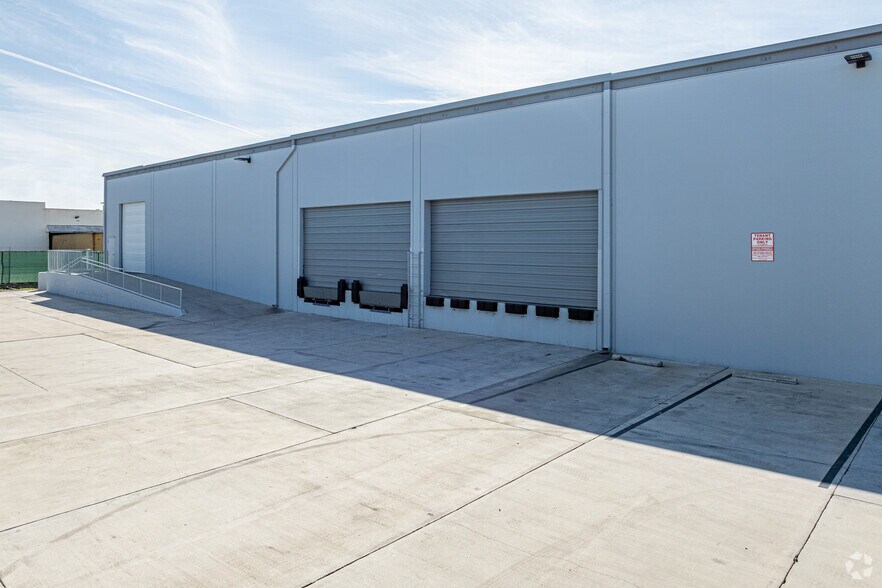 More Photos Of 15005 Marquardt Ave, Santa Fe Springs Manufacturing For Lease