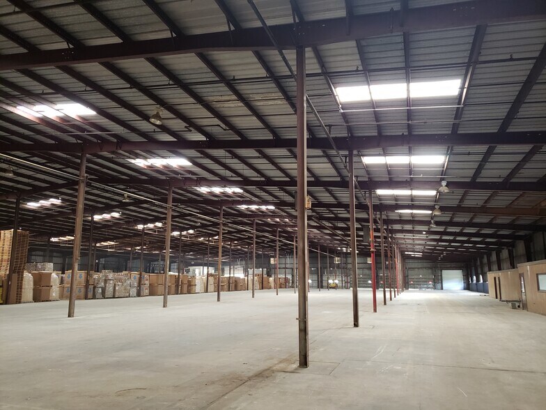 More Photos Of 2526 W New York Ave, Deland Warehouse For Sale