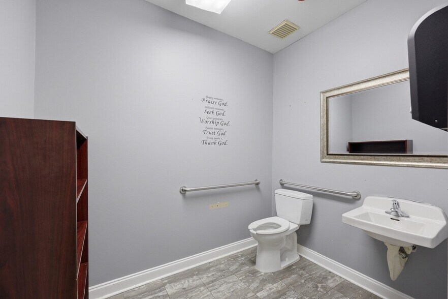 More Photos Of 6470 Georgia 400, Cumming Medical For Sale