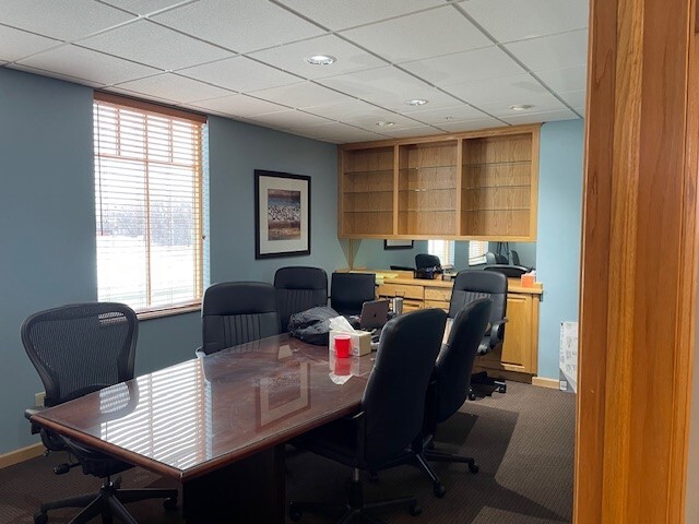 More Photos Of 10091 Dogwood St NW, Coon Rapids Office For Sale