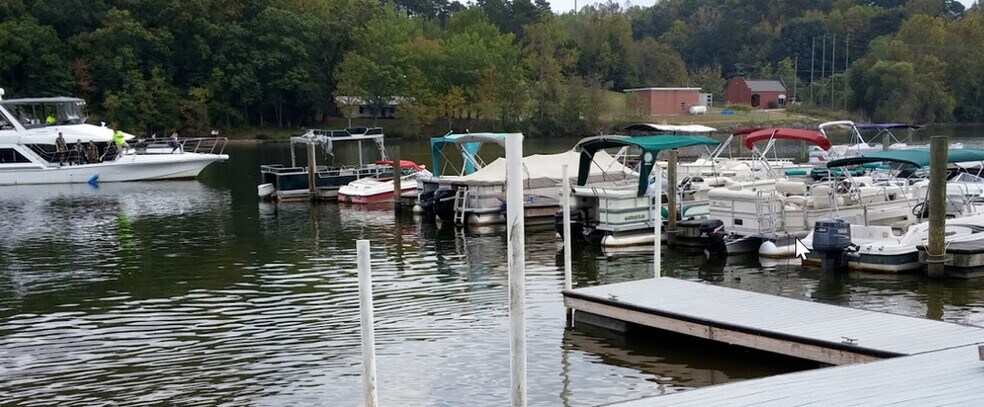More Photos Of 6706 Limbaugh Ln, Hickory Marina For Sale