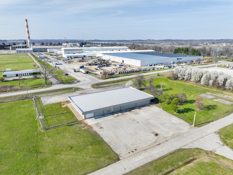 More Photos Of 2870 River Rd, Hawesville Warehouse For Lease