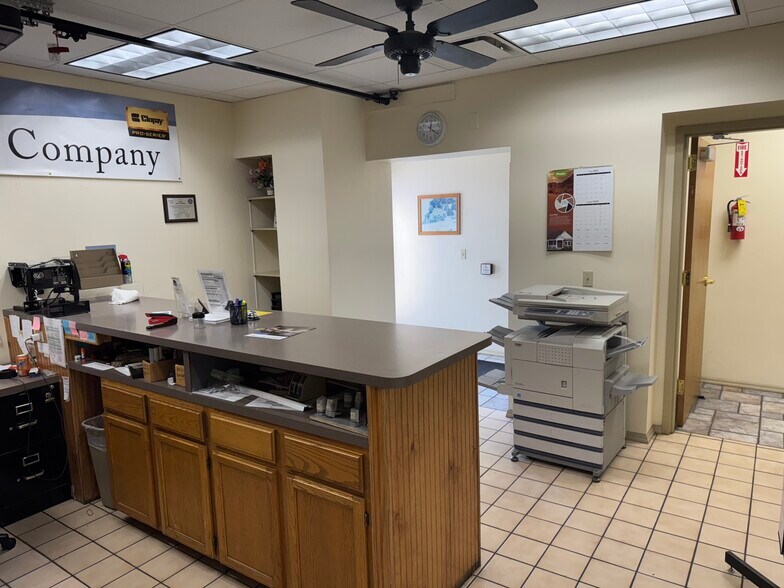 More Photos Of 3025 N Saint Peters Pky, Saint Peters Showroom For Sale