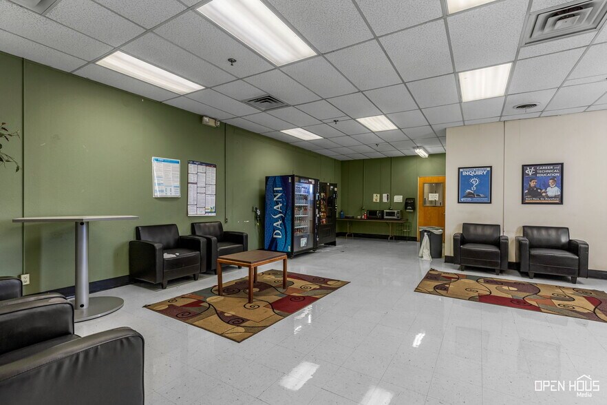 More Photos Of 2813 Central Fwy E, Wichita Falls Industrial For Sale