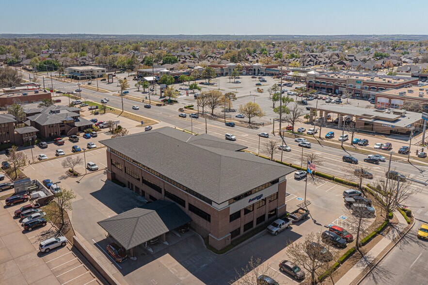 More Photos Of 3550 W Robinson St, Norman Bank For Lease