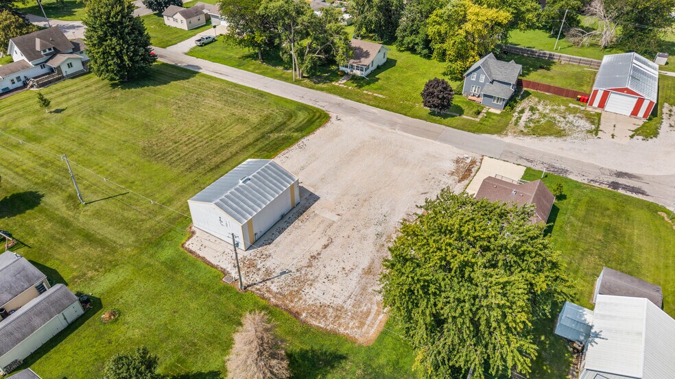 More Photos Of 1626 Dearborn St, Ellsworth Industrial For Sale