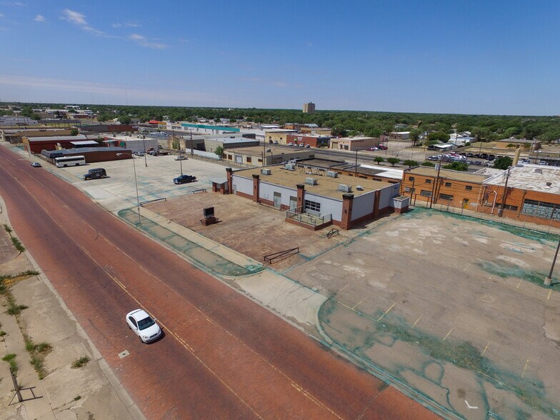 More Photos Of 1928 Buddy Holly Ave, Lubbock Bar For Sale