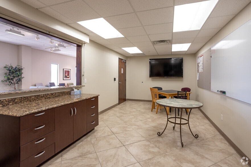 More Photos Of 400 Lookout Ridge Blvd, Harker Heights Warehouse For Sale