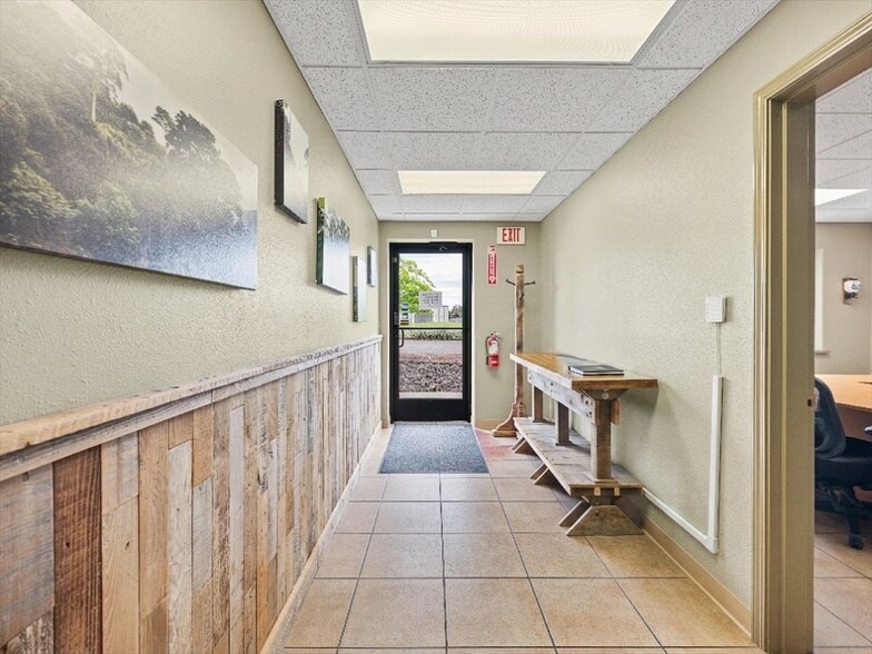 More Photos Of 2545 Aerial Way SE, Salem Warehouse For Sale