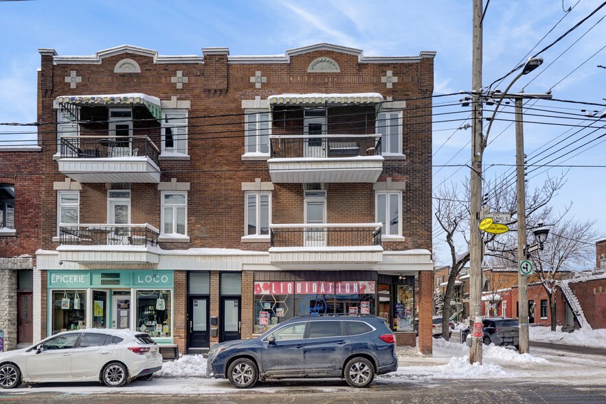 Primary Photo Of 347 St De Castelnau E, Montréal Storefront Retail Residential For Sale