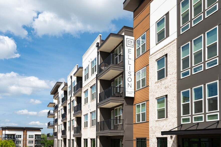 More Photos Of 930 W Mallard Creek Church Rd, Charlotte Apartments For Lease