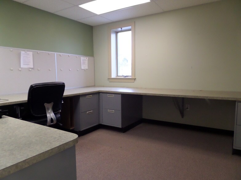 More Photos Of 5646 Mount Pleasant Rd, Bernville Warehouse For Lease