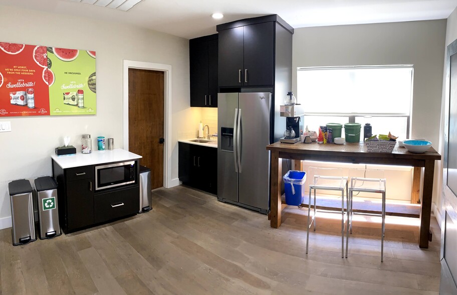 More Photos Of 910 West Ave, Austin Office For Lease