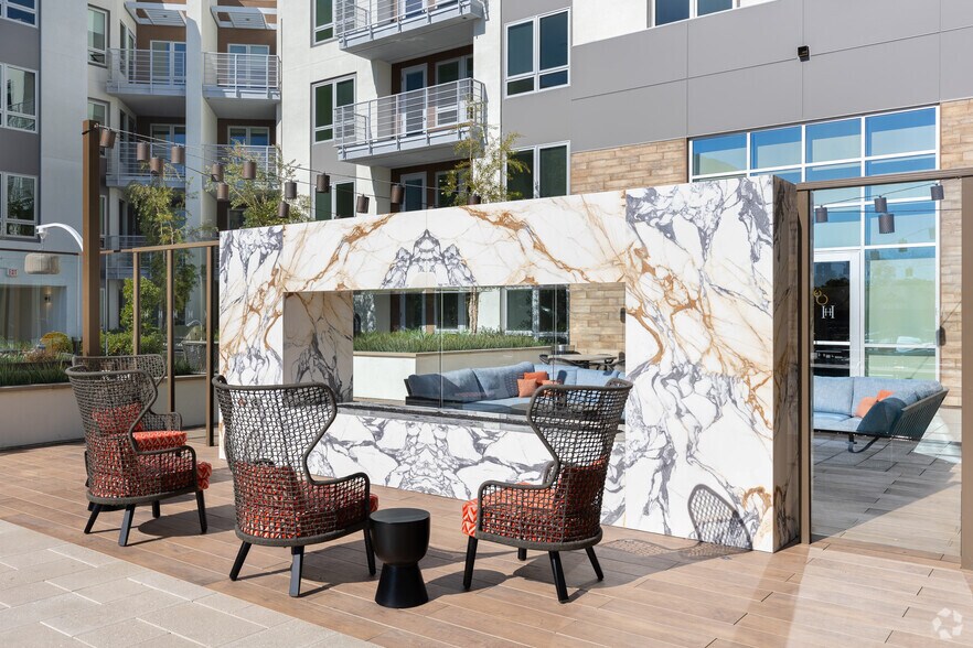More Photos Of 585 Anton Blvd, Costa Mesa Apartments For Lease