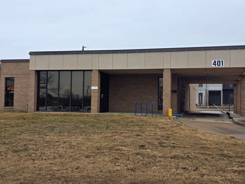 More Photos Of 401 N 2nd St, Rogers Office For Lease