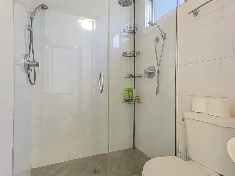 More Photos Of 14 Ozone Ave, Venice Apartments For Sale