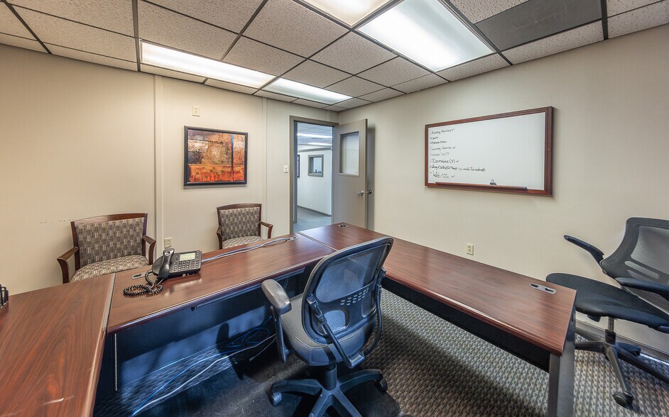 More Photos Of 2599 74th St, Lubbock Office For Sale