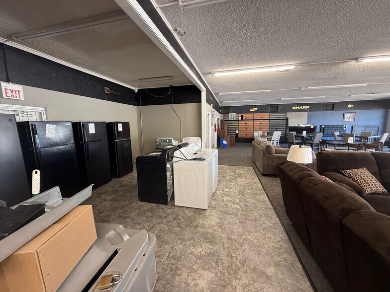 More Photos Of 1404 W Gentry Pky, Tyler Freestanding For Sale