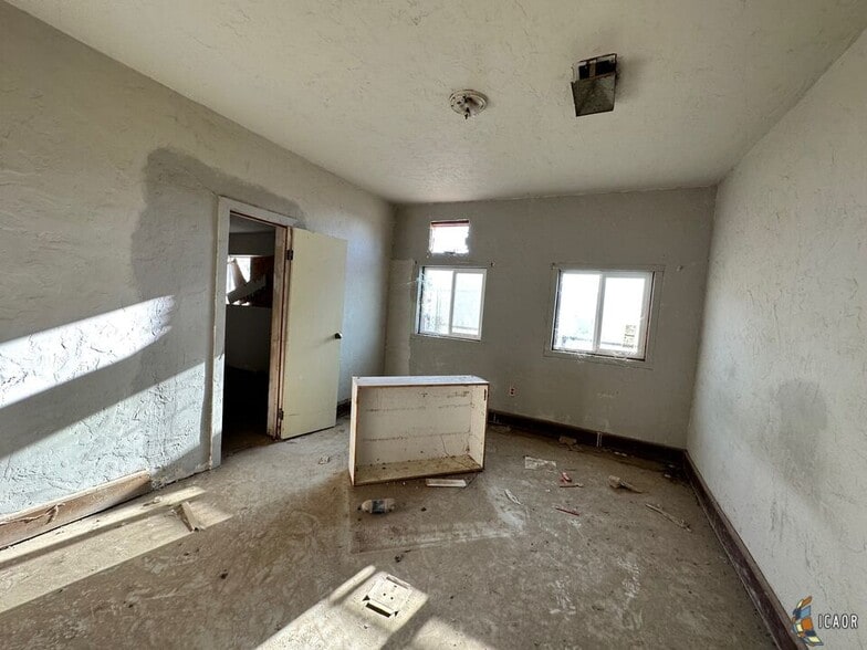 More Photos Of 254 Main St, Westmorland Freestanding For Sale