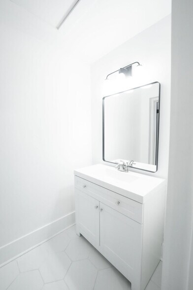 More Photos Of 306 E Victory Dr, Savannah Apartments For Sale