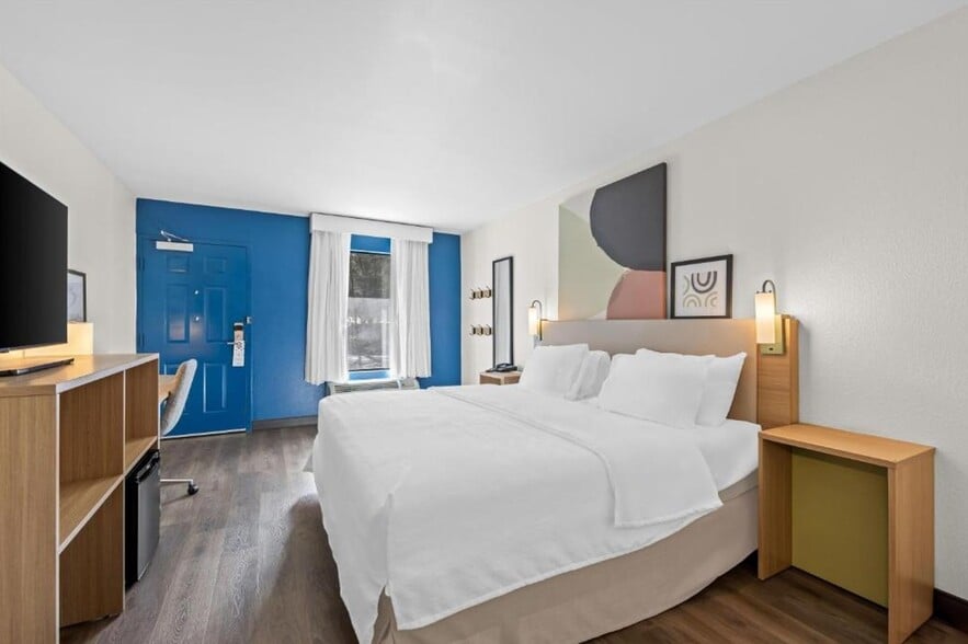 More Photos Of 3402 Winfield Dunn Pky, Kodak Hotel For Sale