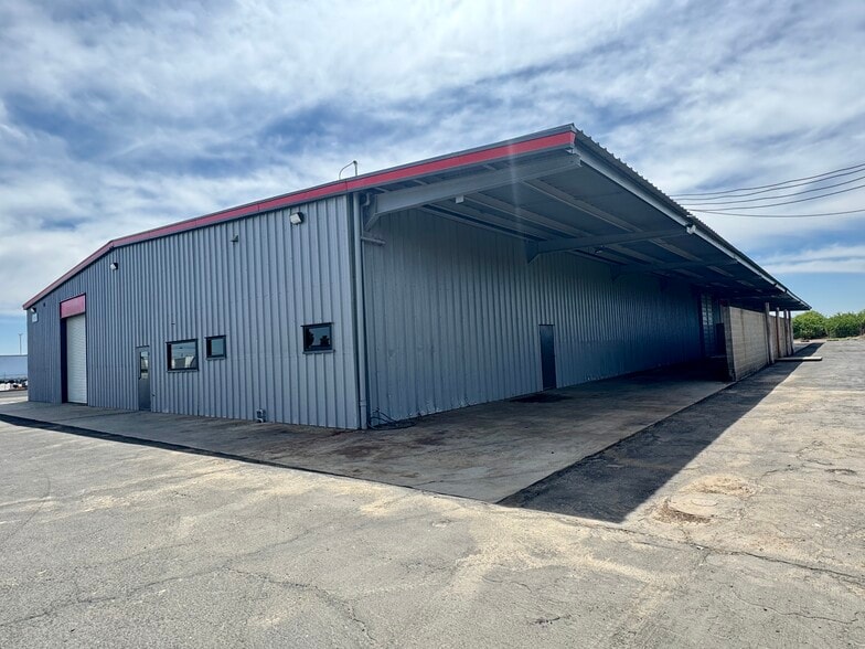 More Photos Of 4321 S Chestnut Ave, Fresno Warehouse For Lease