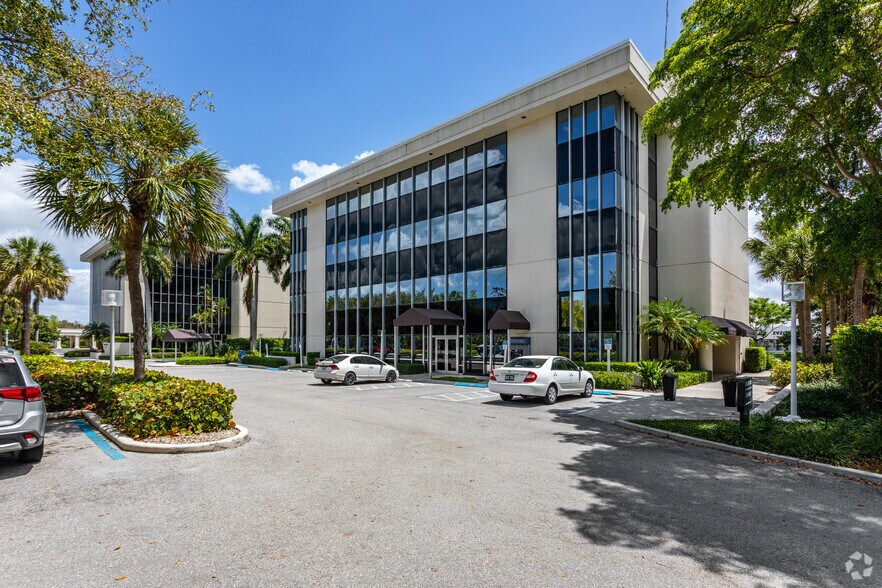 More Photos Of 3001 Tamiami Trl N, Naples Office For Lease