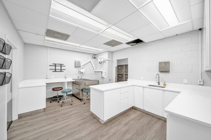 More Photos Of 4000 Burke Station Rd, Fairfax Veterinarian Kennel For Lease