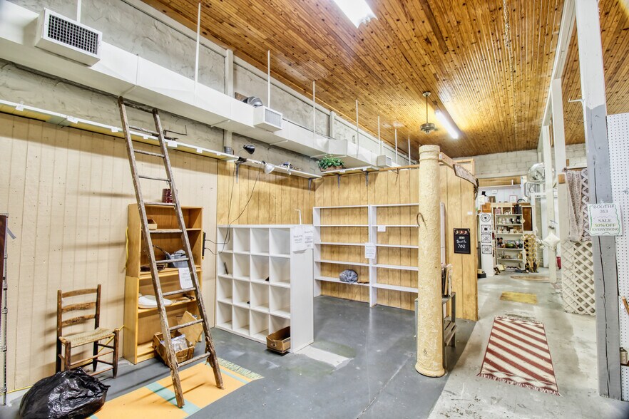 More Photos Of 311 N Main St, Weatherford Office For Sale