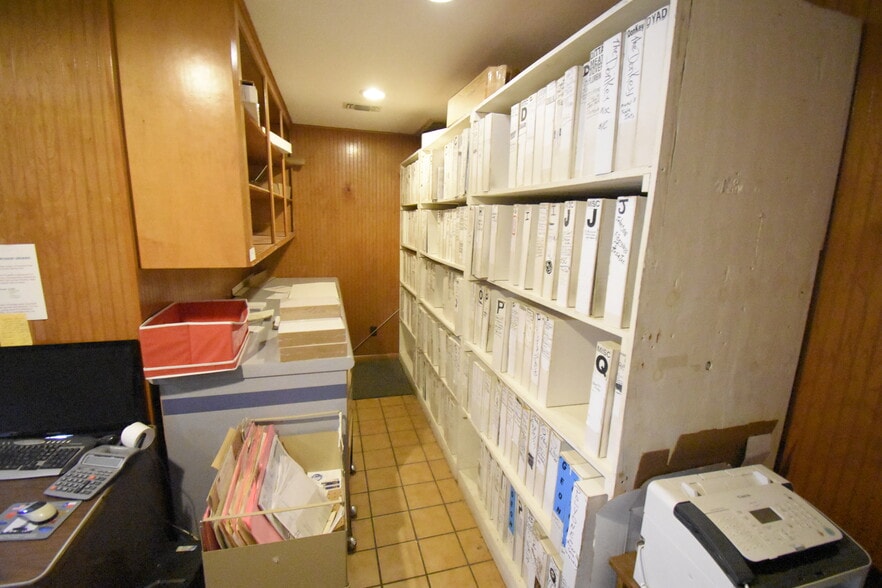 More Photos Of 630 Kentucky St, South Houston Office For Sale