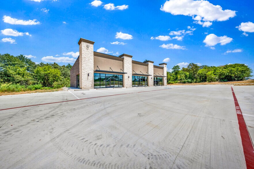 More Photos Of 410 Interstate 30 Frontage Rd., Mount Vernon General Retail For Lease