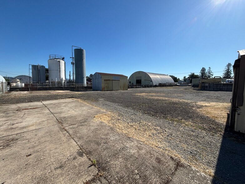 More Photos Of 885 NW Dunbar Ave, Troutdale Land For Lease