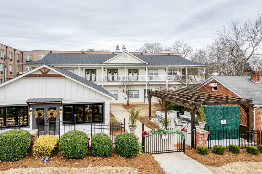 More Photos Of 27 S Park St, Dahlonega Hotel For Sale