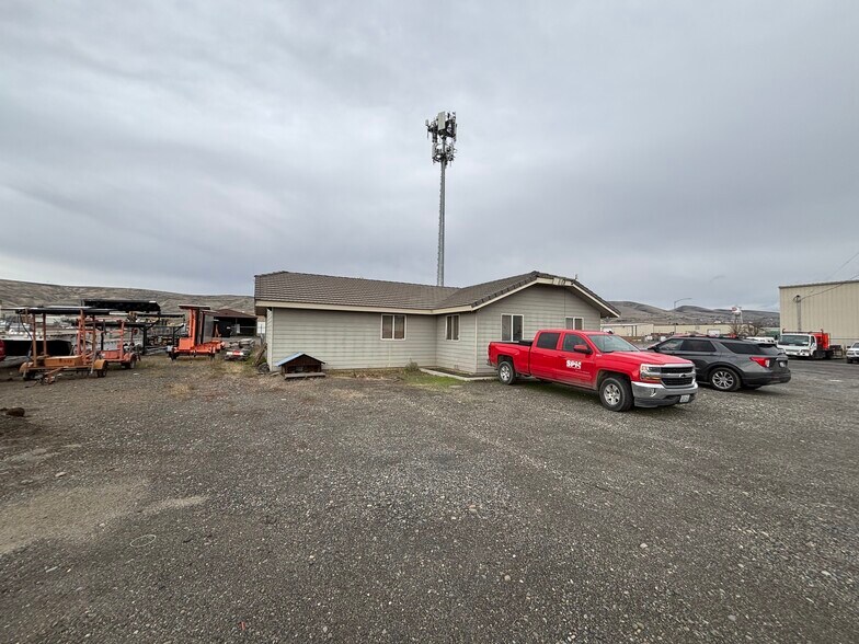 More Photos Of 2200 Industry Ln, Yakima Warehouse For Sale