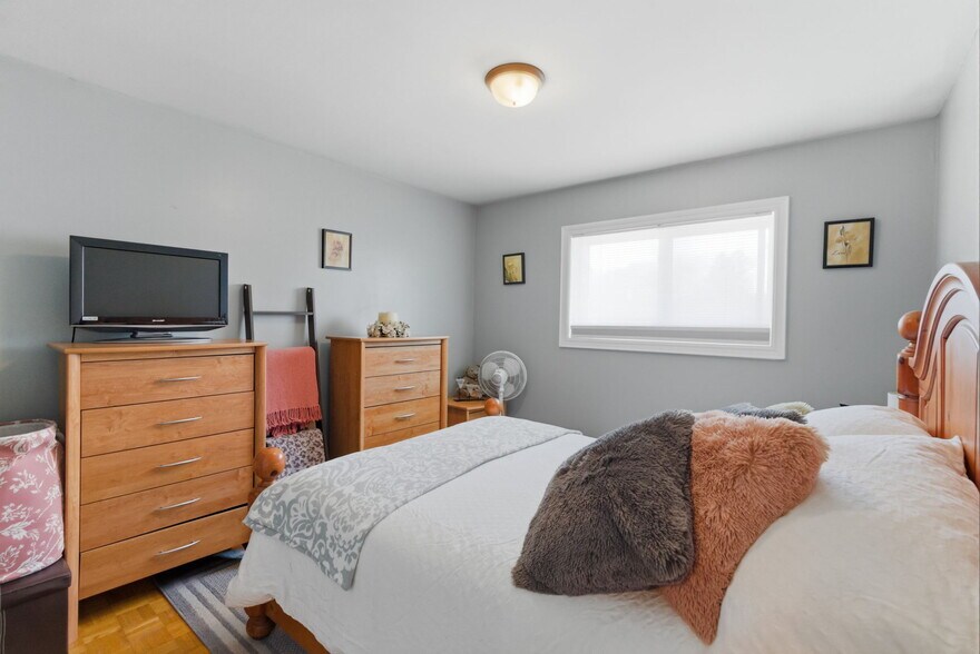 More Photos Of 102 Front St E, Whitby Apartments For Sale