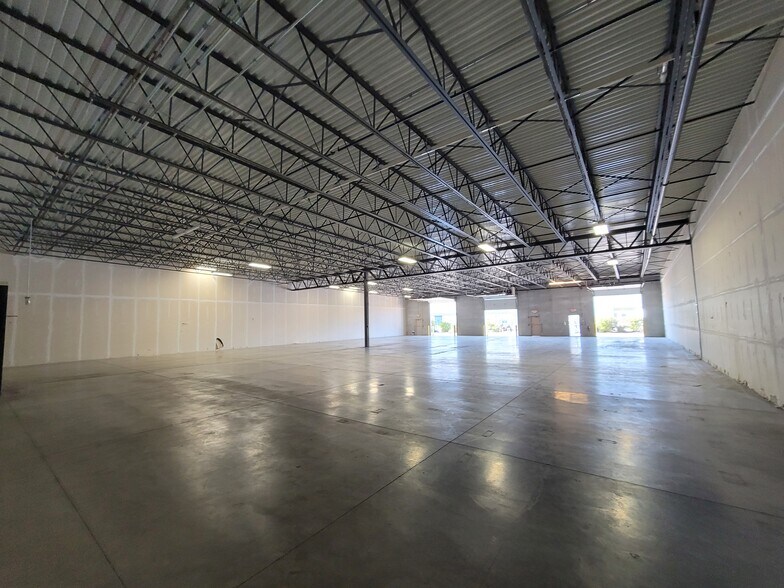 More Photos Of 1601-1627 Rock Creek Blvd, Joliet Distribution For Sale