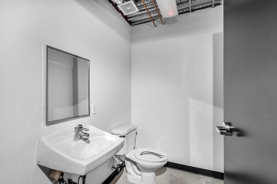 More Photos Of 721 Collins Ave, Miami Beach Storefront For Sale