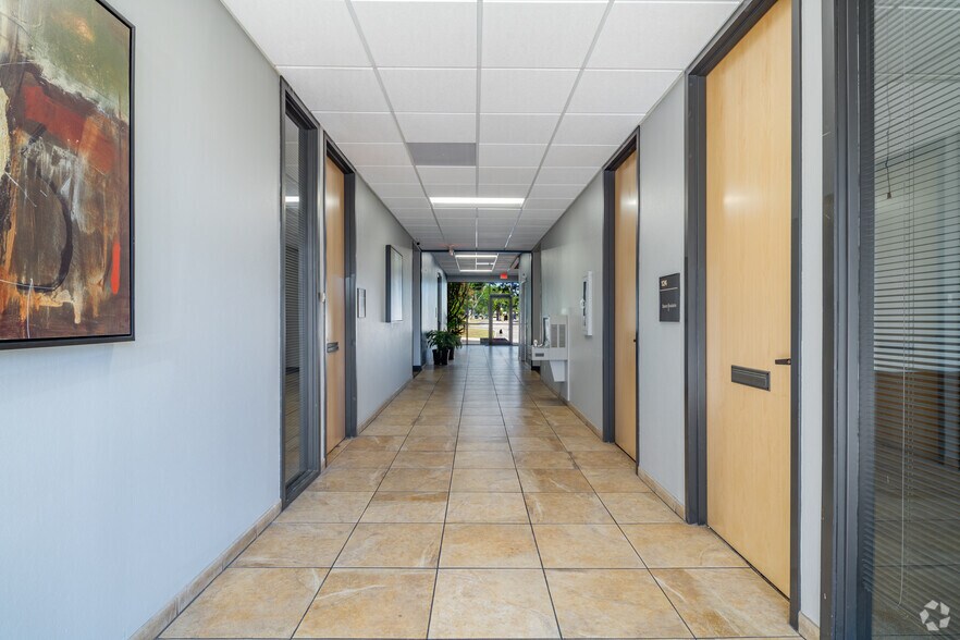 More Photos Of 4400 S Piedras Dr, San Antonio Unknown For Lease