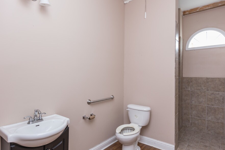 More Photos Of 102 S Main St, Wetumpka Storefront Retail Residential For Sale