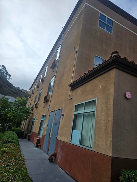 Primary Photo Of 631 Camino del Rio S, San Diego Hotel For Sale