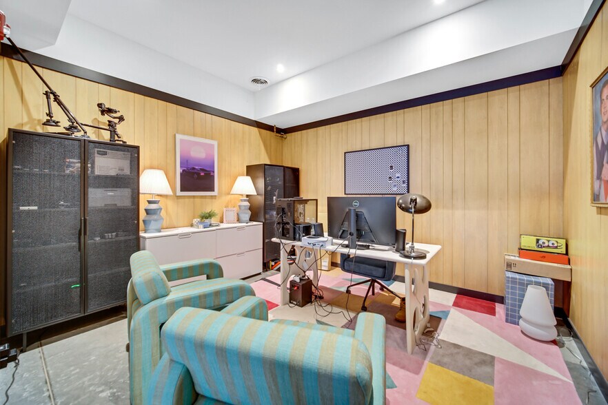 More Photos Of 2108-2260 Ferry Rd, Naperville Showroom For Sale