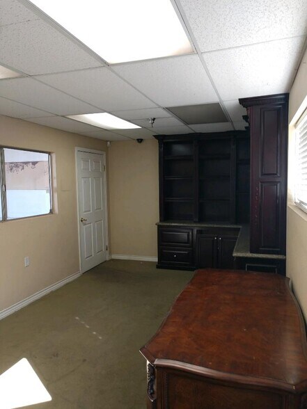 More Photos Of 1339-1341 W Brooks St, Ontario Warehouse For Lease