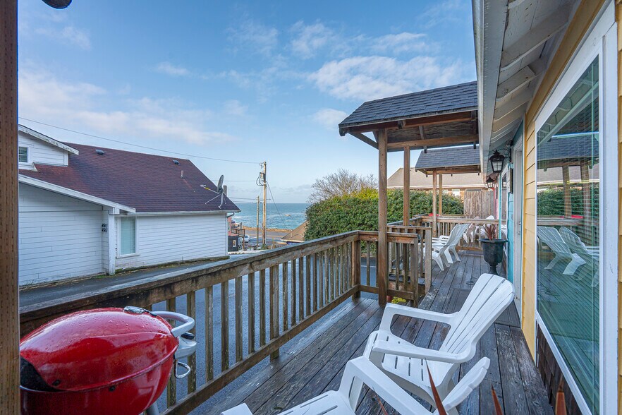 More Photos Of 25 NE Clarke St, Depoe Bay Specialty For Sale