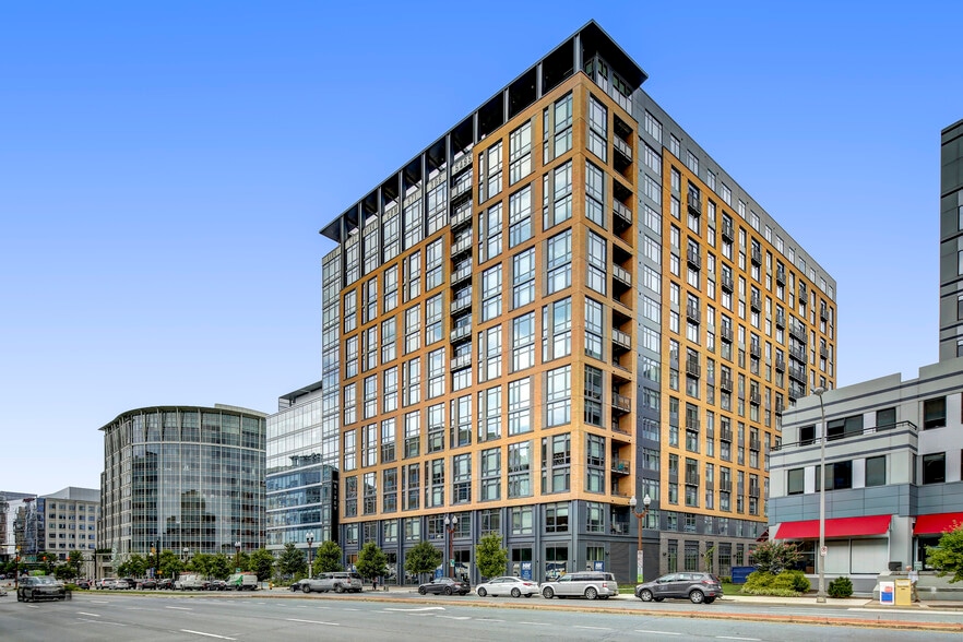 More Photos Of 1008 N Glebe Rd, Arlington Apartments For Lease