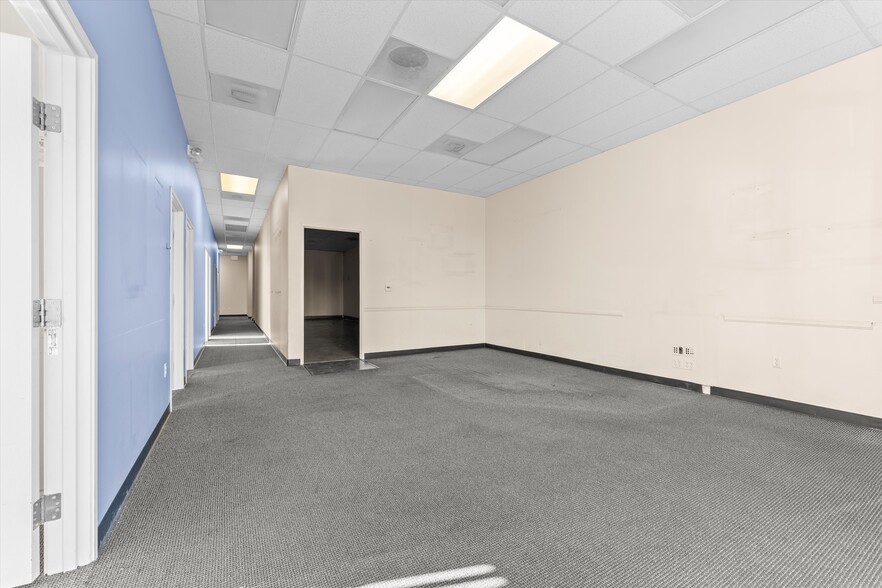 More Photos Of 39176-39532 10th St W, Palmdale Unknown For Lease